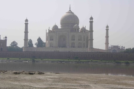 Tádž Mahal, Ágra foceno od řeky