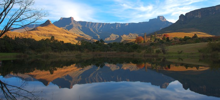 south_africa_drakenberg_mountains_mont_aux_source_amphitheatre.jpg