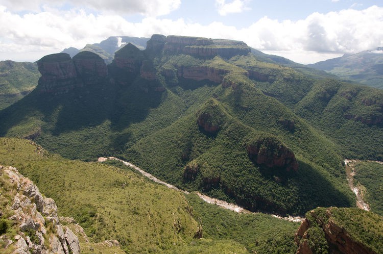 2410458473_750_the-three-rondavels-blyde-river-canyon.jpg