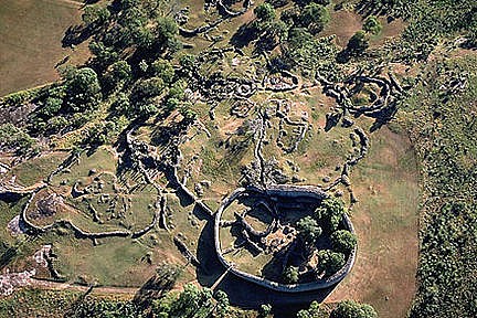 great-zimbabwe-ruins-kwekwe-zimbabwe-12893633753-tpfil02aw-29453.jpg