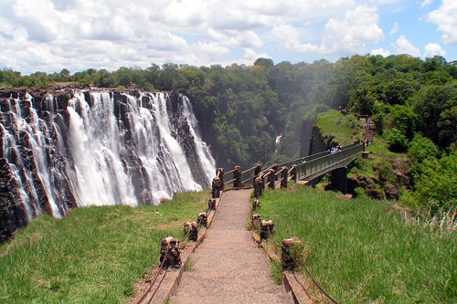 victoria-falls-trail-zambia-399598-500x333.jpg