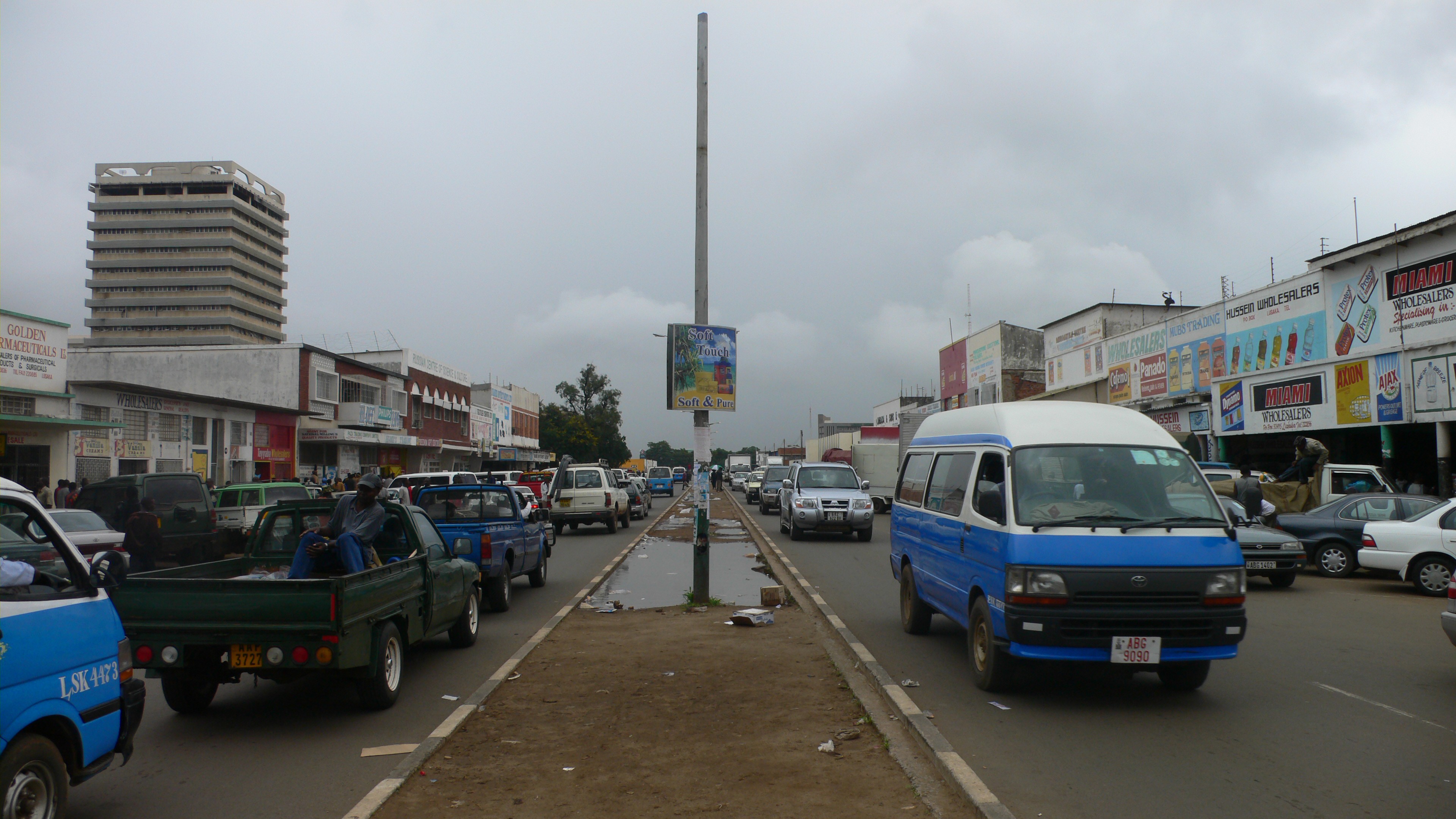 zambia_-_street_in_lusaka.jpg