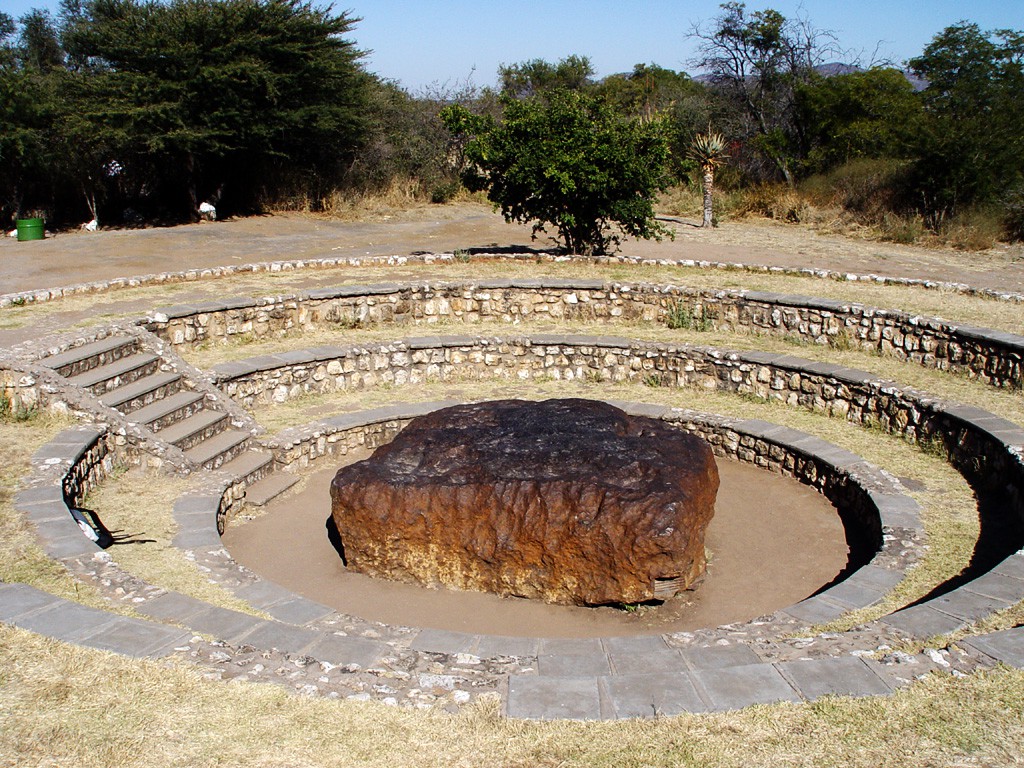 damien-du-toit-hoba-meteorite-2006.jpg